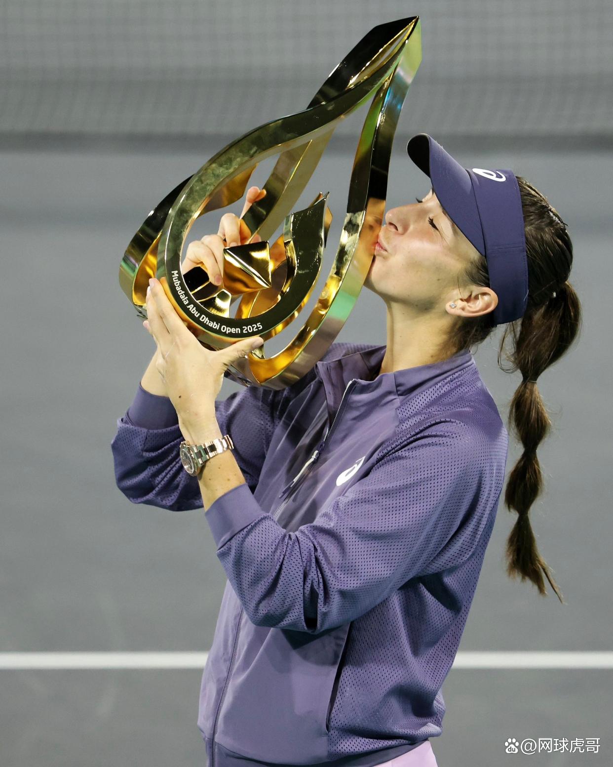 科维托娃重返赛场,险胜首场状态出色,澳大利亚队观众沸腾!的简单介绍 科维托娃重返赛场,险胜首场状态出色,澳大利亚队观众沸腾!的简单介绍