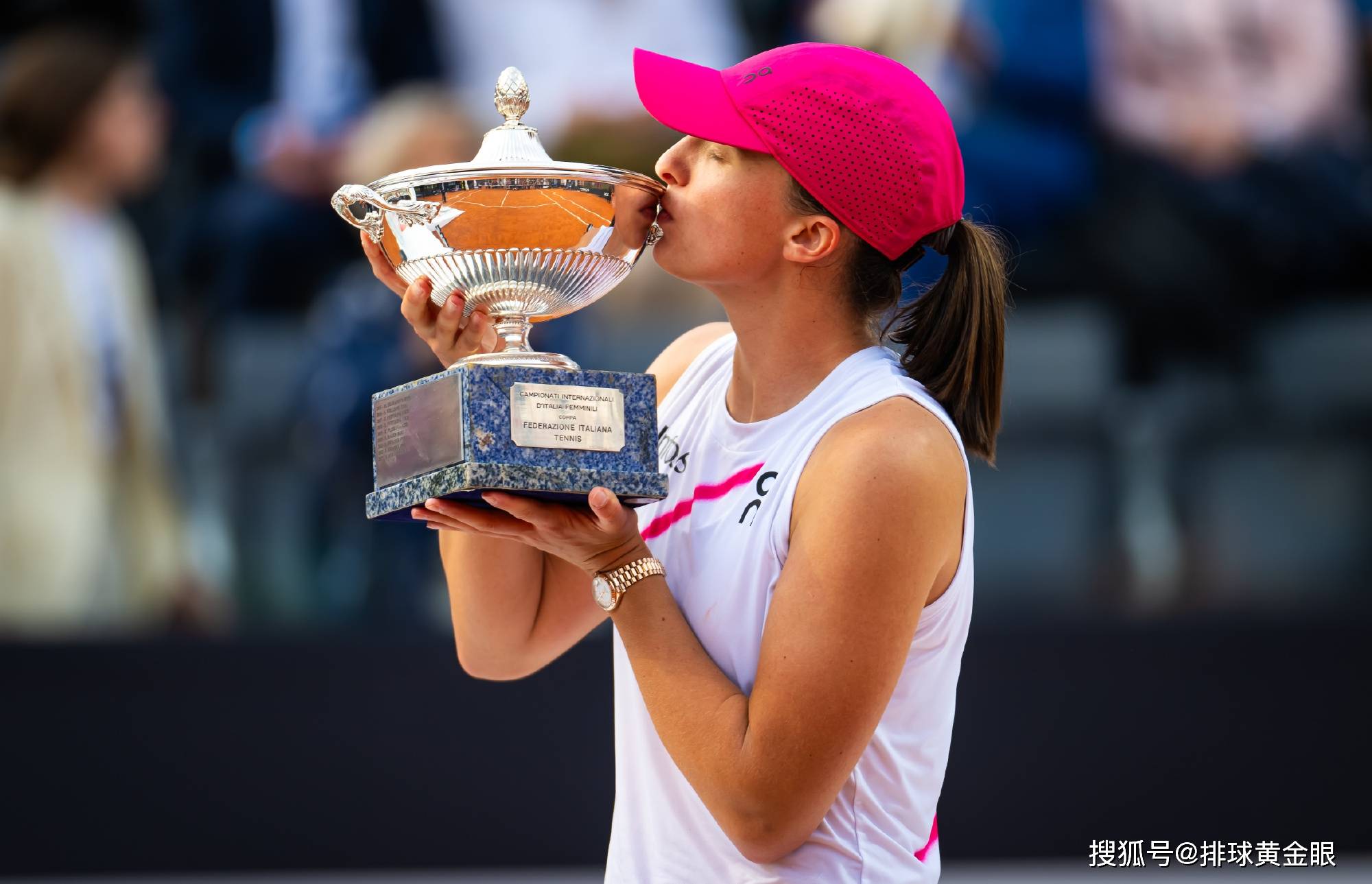 科维托娃重返赛场,险胜首场状态出色,澳大利亚队观众沸腾!的简单介绍 科维托娃重返赛场,险胜首场状态出色,澳大利亚队观众沸腾!的简单介绍