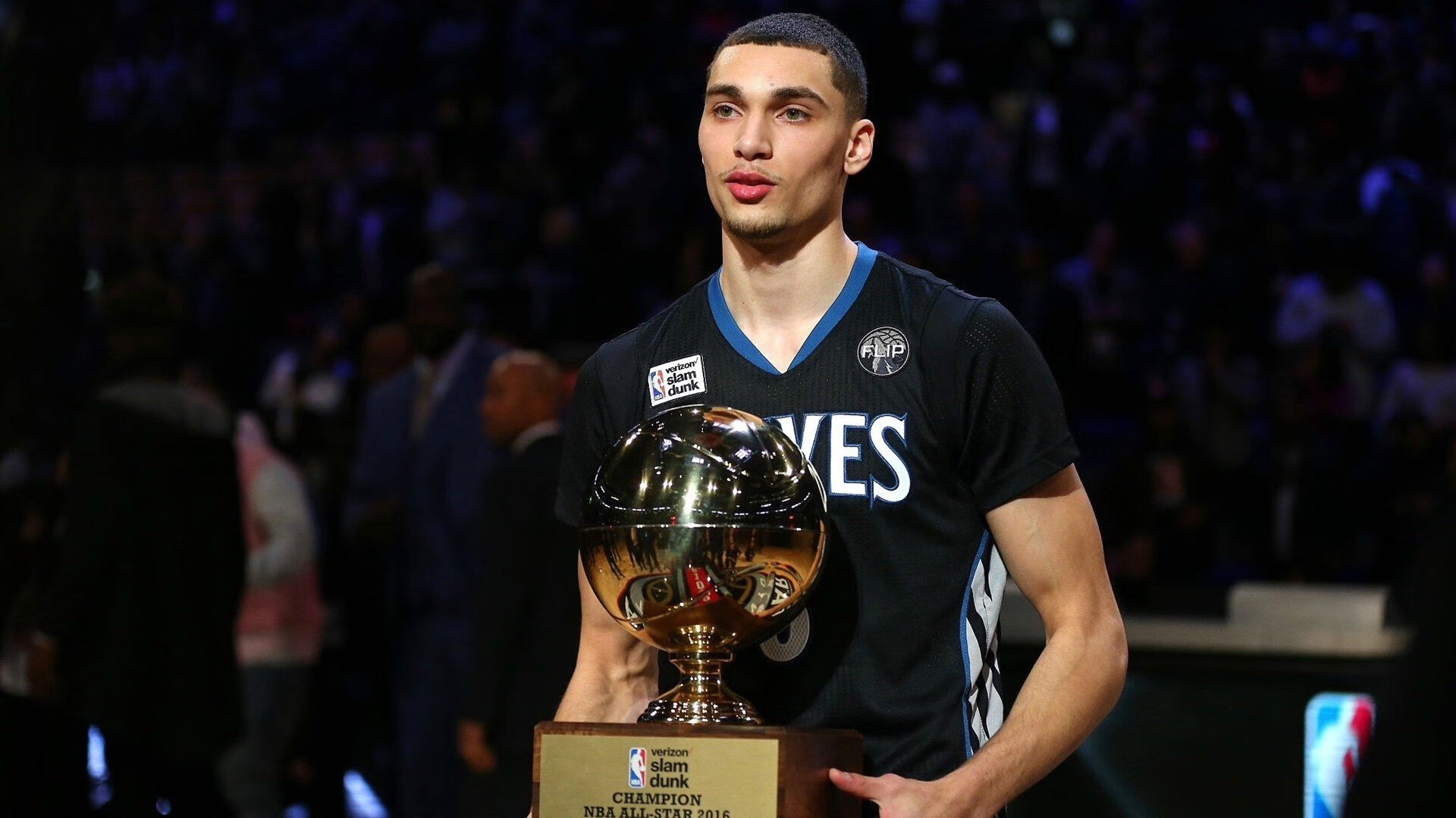 巴塞罗那引发争议!穆古鲁扎官方宣布最后时刻胜出新规全场沸腾不已